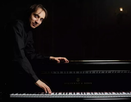 Мирослав Култышев (фортепиано)