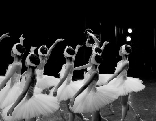 Классический балет «Лебединое озеро» с видеоэффектами»
