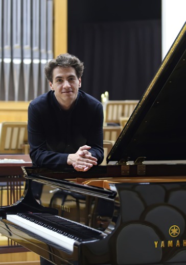 Константин Емельянов, фортепиано Сольный концерт logo