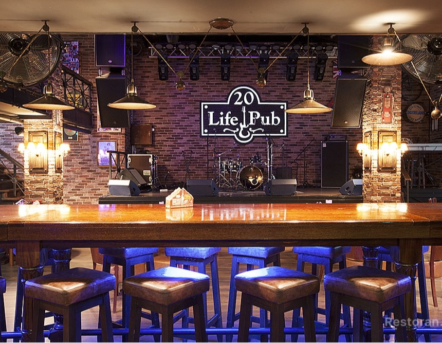 Pub life. Life pub Фридриха Энгельса. Лайф бар на Бауманской. Life pub на Бауманской. Ресторан Life pub в Москве.