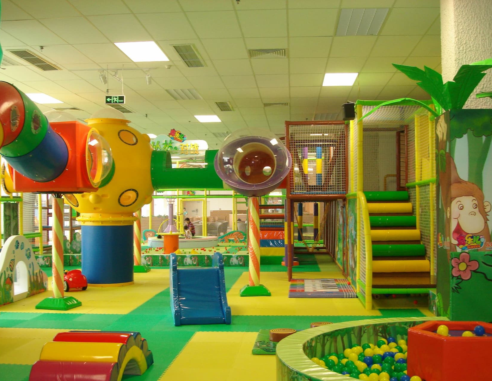 Детские игровые залы и площадки "Lefungo"