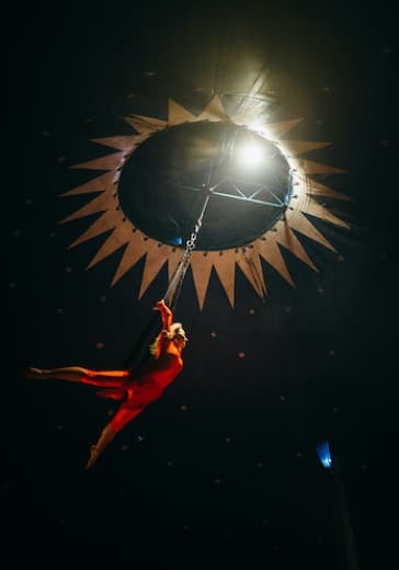 Cirque du Soleil: "O" logo