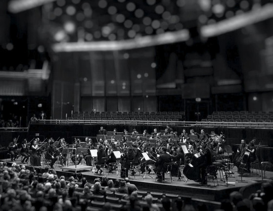 Академический симфонический оркестр филармонии, дирижер А. Лазарев. Солист - Никита Борисоглебский