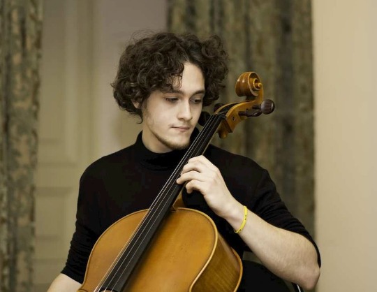 Давид Ежов (виолончель)