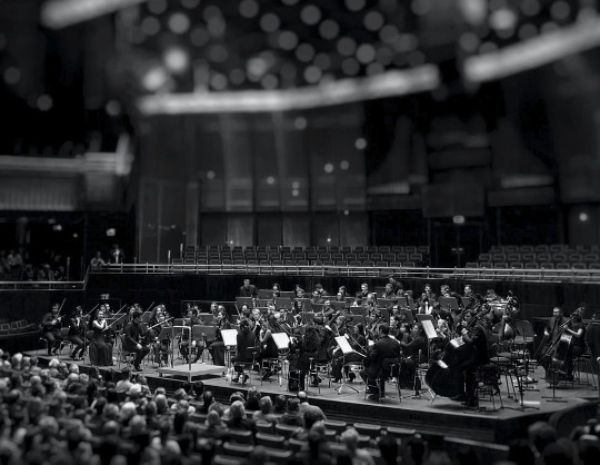 Академический симфонический оркестр филармонии . Петербург: фигуры речи 